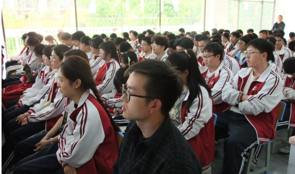 昆明钟英培训学校学费详解：2025年最新收费标准