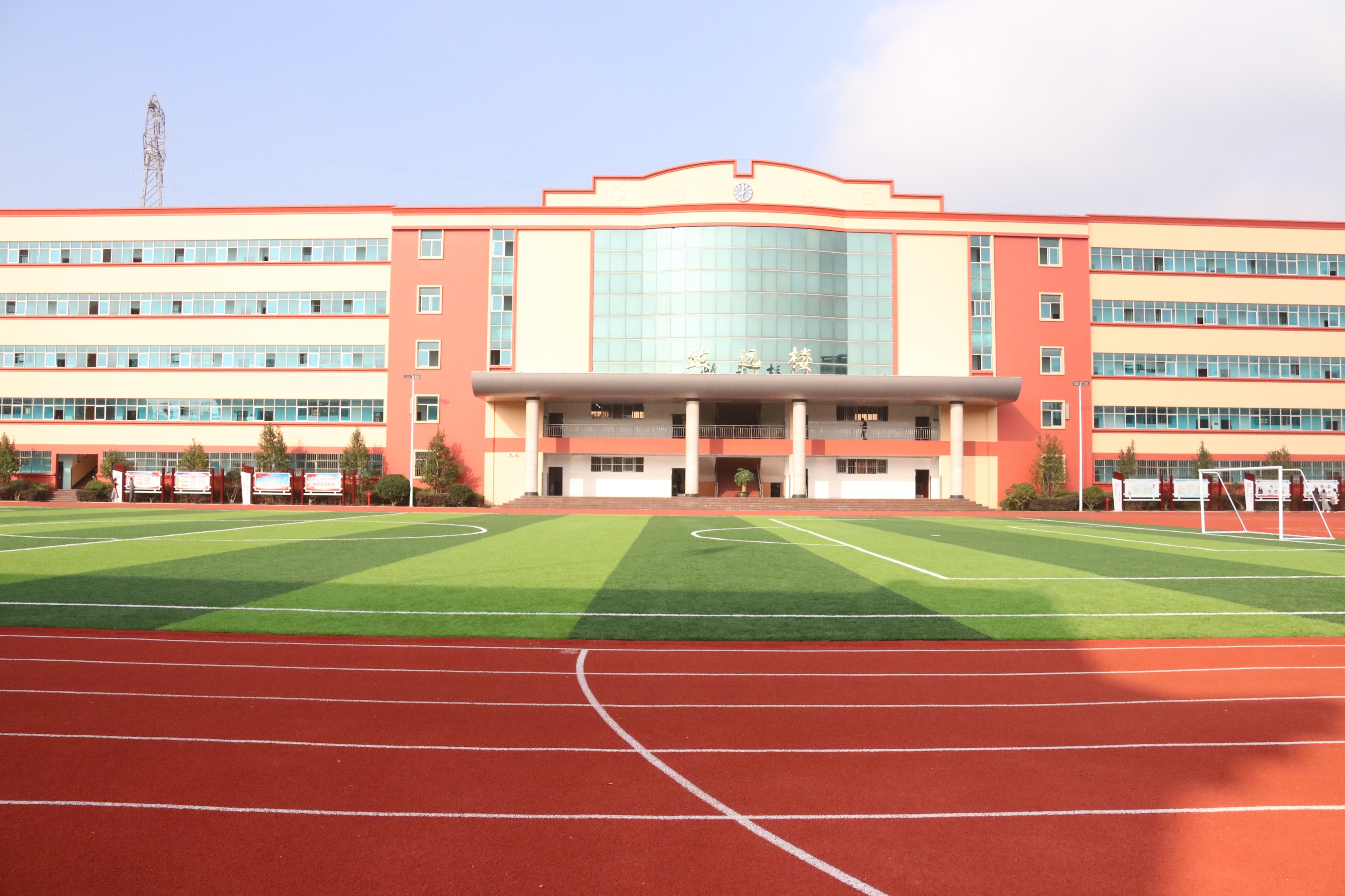 曲靖天人高级中学：卓越教学质量，点亮学子未来