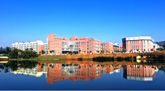 曲靖衡水实验中学学校环境优美宜人，助力学子成长成才！