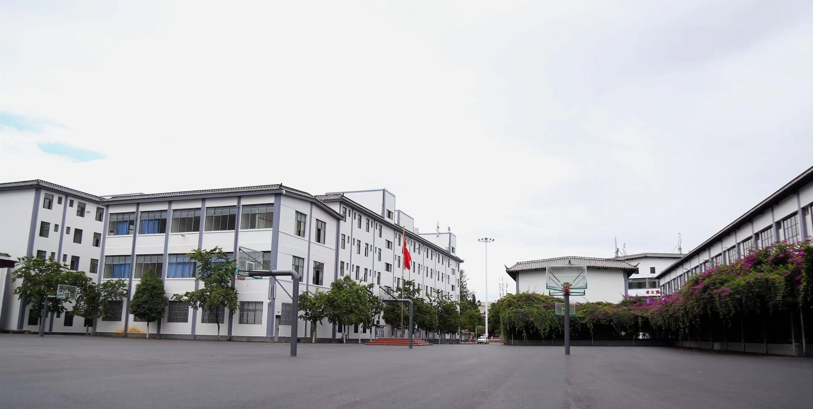 科学高效，助力成长:昆明市佑亦丰中学初中管理模式揭秘