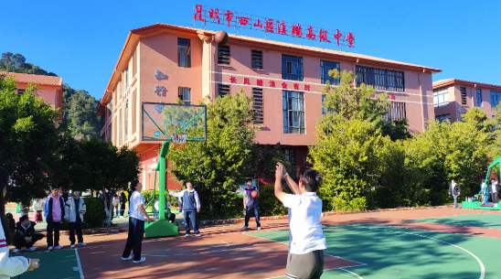 2025昆明西山区私立高中学费是多少？