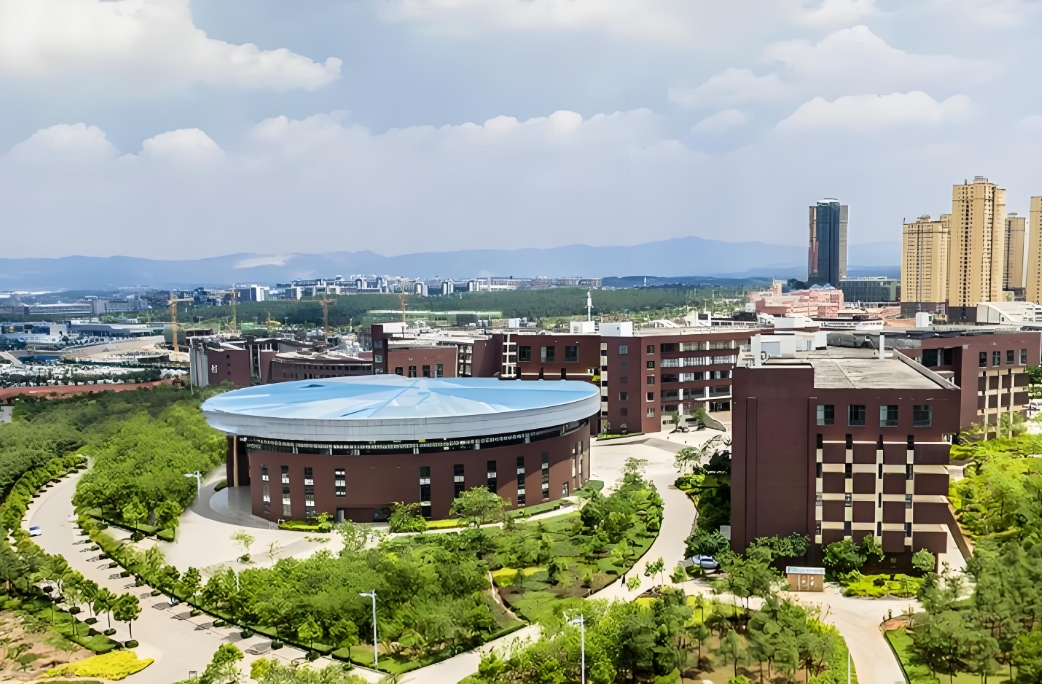 昆明市卫生学校2025年职教高考班学校环境：诗意学园