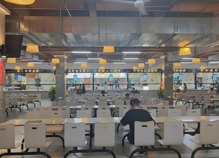 昆明市卫生学校职教高考班2025年食堂条件：舌尖上的校园体验