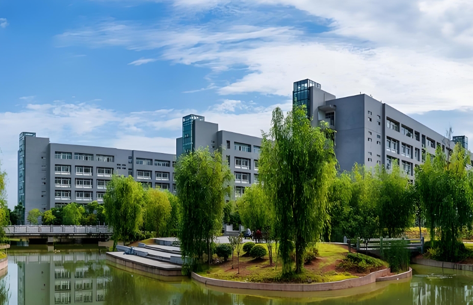 昆明滇越技工学校中专2025年政策解读：开启求学新征程