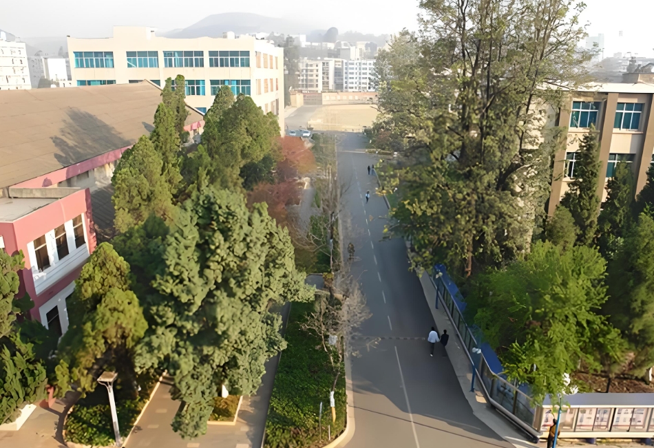 2025年昆明市旅游职业高级中学中专招生电话：开启求学之门的热线