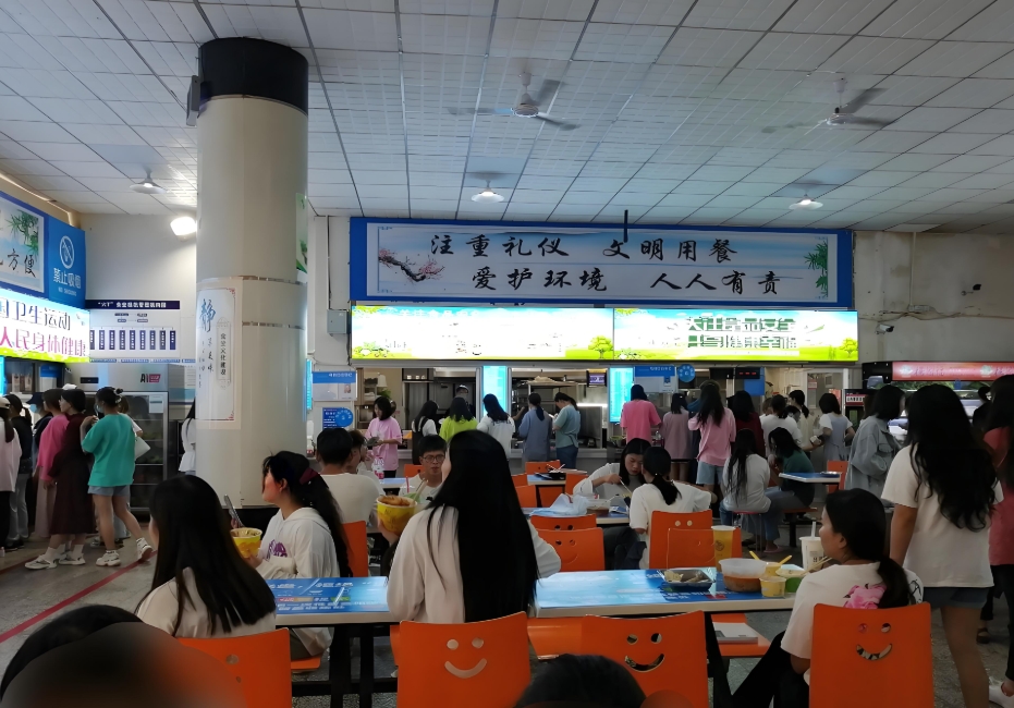 昆明市旅游职业高级中学职教高考班2025年食堂条件：舌尖上的校园体验