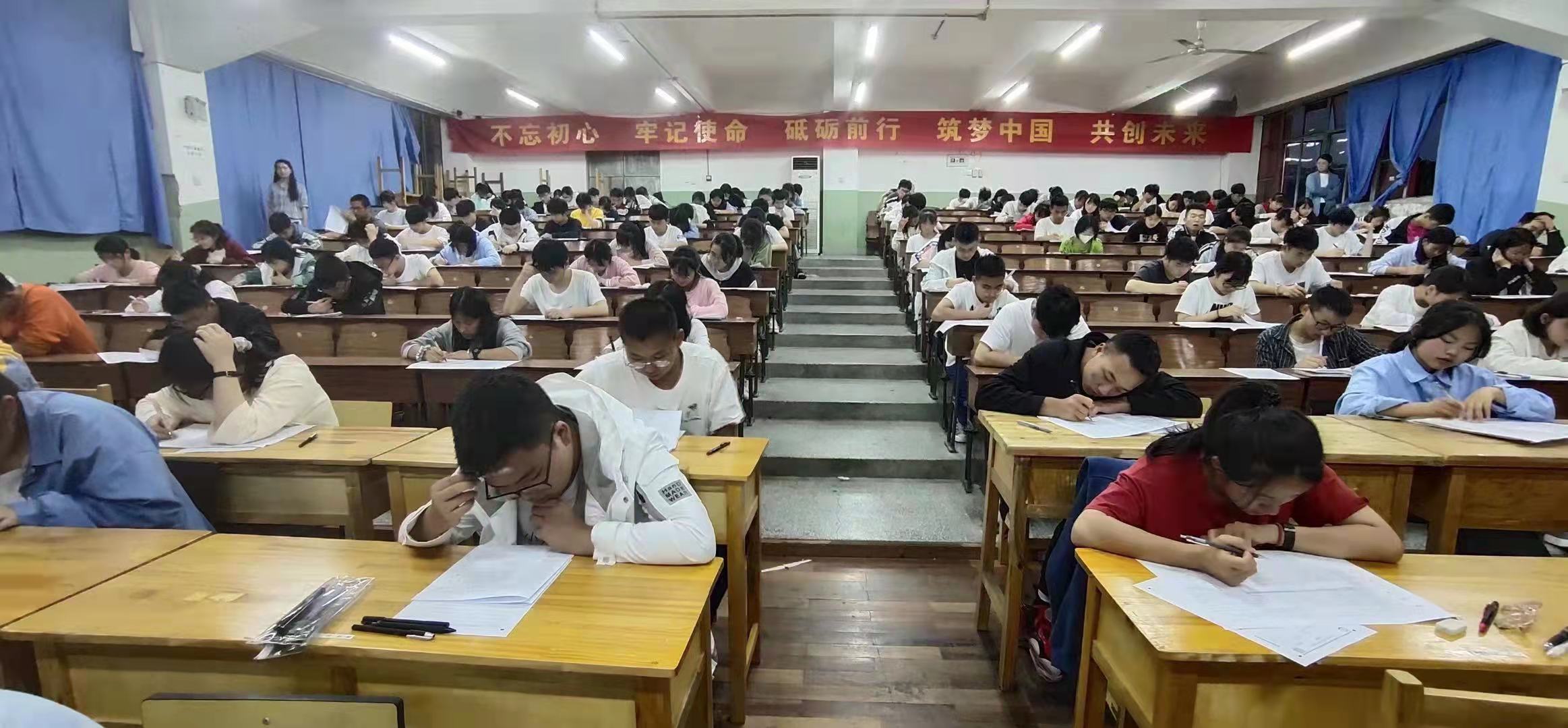 曲靖天人高级中学高考复读报考须知_这些事项要注意原云南师大附中老协补习学校高考复读政策解读_2026年新变化