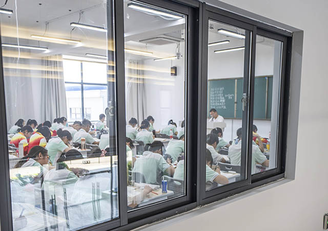 昆明西点实验学校高考复读好不好_学长学姐真实分享